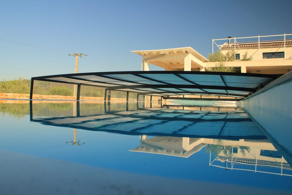 Borealis XS swimming pool shelter